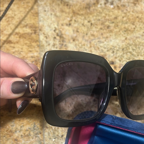 Gucci Oversized Black Sunglasses - Picture 3 of 3